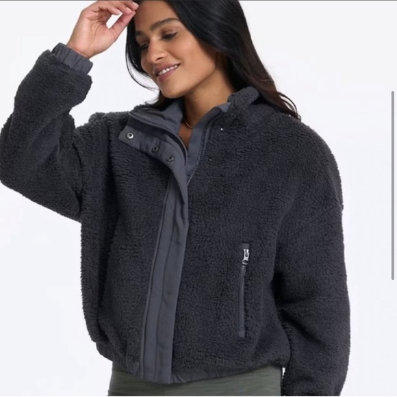 VUORI womens Sherpa Zip Up Jacket - Picture 6 of 9